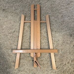 Easel